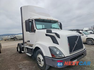 2017 VOLVO VNL SEMI TRUCK 4V4N39TG5HN988034 - główne zdjęcie licytacji z USA - miniatura