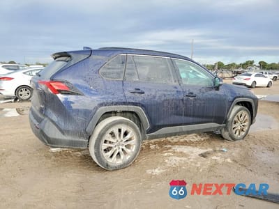 Trzecie zdjęcie samochodu z tyłu: 2023 TOYOTA RAV4 XLE PREMIUM VIN:2T3C1RFV3PW282898 - miniatura