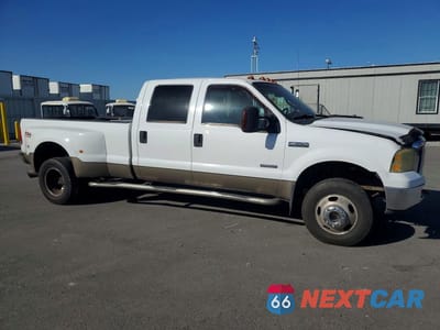 Czwarte zdjęcie samochodu z boku: 2006 FORD F350 SUPER DUTY VIN:1FTWW33PX6EA45915 - miniatura