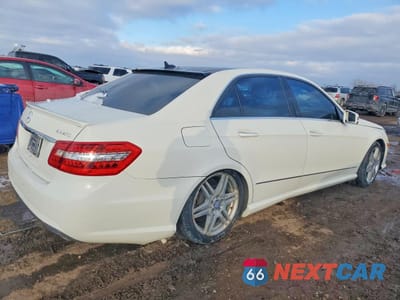 Trzecie zdjęcie samochodu z tyłu: 2010 MERCEDES-BENZ E 550 4MATIC VIN:WDDHF9AB3AA236651 - miniatura