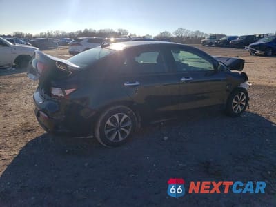 Trzecie zdjęcie samochodu z tyłu: 2023 KIA RIO S VIN:3KPA24AD1PE550252 - miniatura