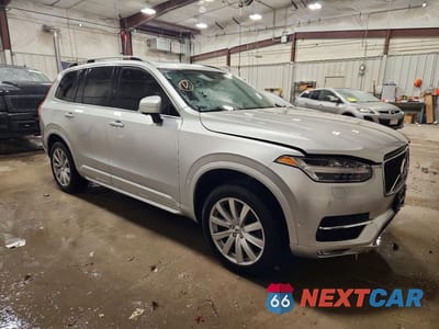 Czwarte zdjęcie samochodu z boku: 2017 VOLVO XC90 T6 VIN:YV4A22PK4H1147121 - miniatura