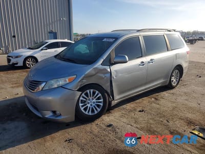 2015 TOYOTA SIENNA XLE 8-PASSENGER 5TDYK3DCXFS532445 - główne zdjęcie licytacji z USA - miniatura