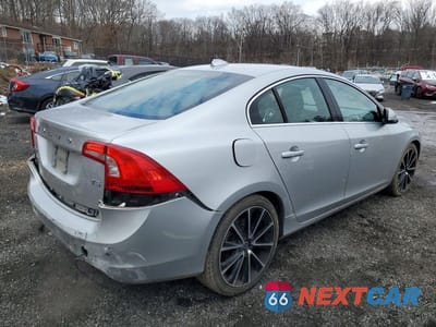 Trzecie zdjęcie samochodu z tyłu: 2016 VOLVO S60 PREMIER VIN:YV126MFK6G2413878 - miniatura