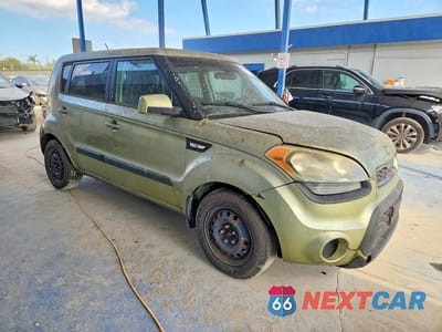Czwarte zdjęcie samochodu z boku: 2013 KIA SOUL BASE VIN:KNDJT2A52D7626406 - miniatura