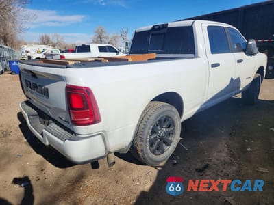 Trzecie zdjęcie samochodu z tyłu: 2025 RAM 2500 BIG HORN VIN:3C6UR5DJ2SG539734 - miniatura
