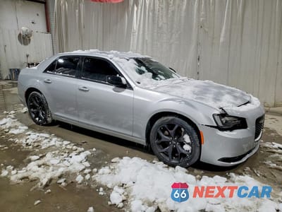 Czwarte zdjęcie samochodu z boku: 2022 CHRYSLER 300 TOURING VIN:2C3CCAAG3NH245503 - miniatura
