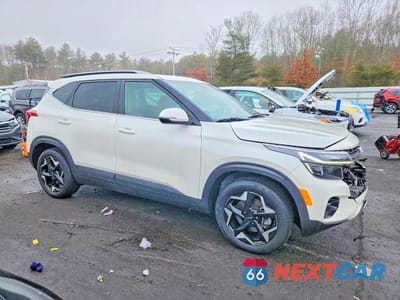 Czwarte zdjęcie samochodu z boku: 2024 KIA SELTOS EX VIN:KNDERCAA8R7472228 - miniatura