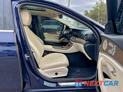 Piąte zdjęcie samochodu w środku: 2021 MERCEDES-BENZ E 350 4MATIC VIN:W1KZF8EB2MA948663 - miniatura