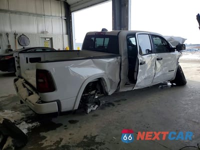 Trzecie zdjęcie samochodu z tyłu: 2025 RAM 1500 BIG HORN VIN:1C6RRFFG6SN245922 - miniatura