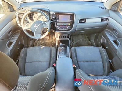 Zdjęcie 8 z 13 samochodu: 2018 MITSUBISHI OUTLANDER SE VIN:JA4AZ3A3XJZ071394 - miniatura