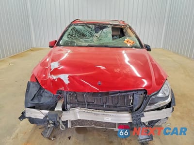 Piąte zdjęcie samochodu w środku: 2013 MERCEDES-BENZ C 350 VIN:WDDGF5HB8DA848049 - miniatura