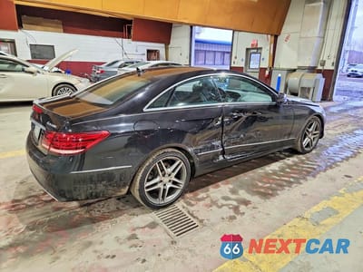 Trzecie zdjęcie samochodu z tyłu: 2014 MERCEDES-BENZ E 350 4MATIC VIN:WDDKJ8JB0EF240891 - miniatura