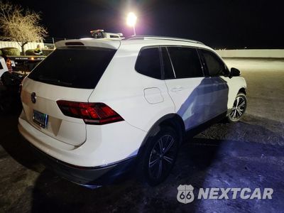 Trzecie zdjęcie samochodu z tyłu: 2019 VOLKSWAGEN TIGUAN SE VIN:3VV3B7AX3KM056088 - miniatura