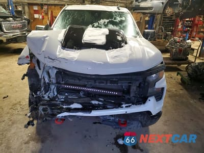 Piąte zdjęcie samochodu w środku: 2024 CHEVROLET SILVERADO K1500 TRAIL BOSS CUSTOM VIN:3GCUDCED9RG411652 - miniatura