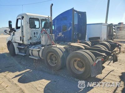 Trzecie zdjęcie samochodu z tyłu: 2020 FREIGHTLINER CASCADIA 126 SEMI TRUCK VIN:1FUJHLDV1LLLM1794 - miniatura