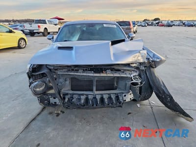 Piąte zdjęcie samochodu w środku: 2016 DODGE CHALLENGER SXT VIN:2C3CDZAG3GH131130 - miniatura