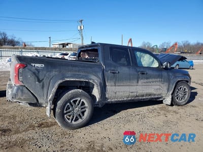 Trzecie zdjęcie samochodu z tyłu: 2025 TOYOTA TACOMA TRD SPORT VIN:3TMLB5JN5SM170238 - miniatura