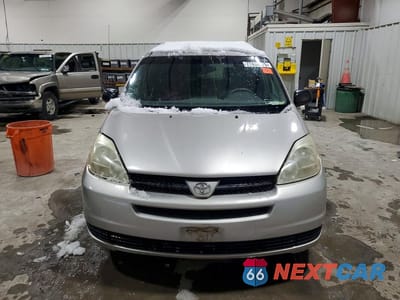 Piąte zdjęcie samochodu w środku: 2005 TOYOTA SIENNA LE 7 PASSENGER VIN:5TDZA23C45S378218 - miniatura