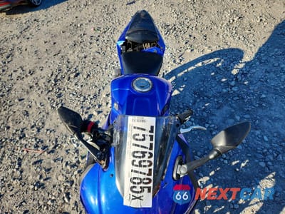 Piąte zdjęcie samochodu w środku: 2022 YAMAHA YZFR3 A VIN:MH3RH18Y8NK008506 - miniatura