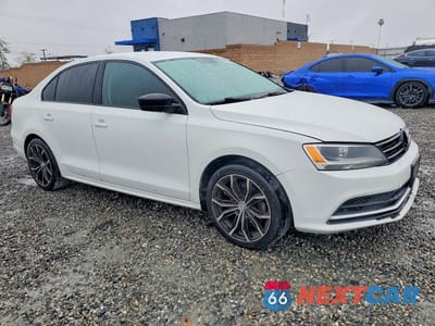 Czwarte zdjęcie samochodu z boku: 2015 VOLKSWAGEN JETTA BASE VIN:3VW2K7AJXFM326054 - miniatura