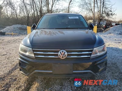 Piąte zdjęcie samochodu w środku: 2018 VOLKSWAGEN TIGUAN SE VIN:3VV3B7AX7JM199818 - miniatura