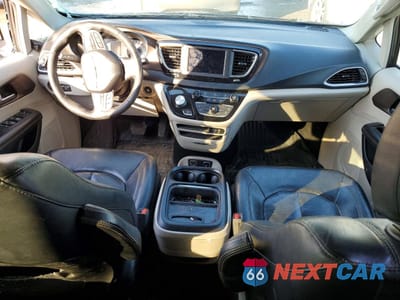 Zdjęcie 8 z 12 samochodu: 2019 CHRYSLER PACIFICA TOURING L VIN:2C4RC1BG6KR685466 - miniatura