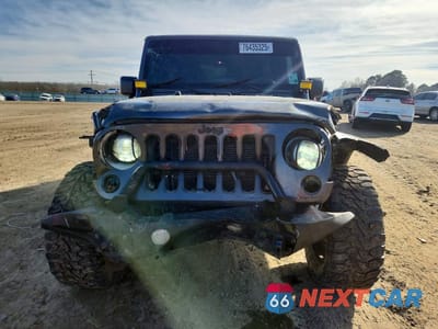 Piąte zdjęcie samochodu w środku: 2017 JEEP WRANGLER UNLIMITED SAHARA VIN:1C4BJWEG1HL686509 - miniatura