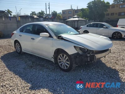 Czwarte zdjęcie samochodu z boku: 2018 NISSAN ALTIMA 2.5 S VIN:1N4AL3AP6JC299833 - miniatura