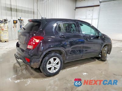 Trzecie zdjęcie samochodu z tyłu: 2020 CHEVROLET TRAX LS VIN:KL7CJNSB3LB086061 - miniatura