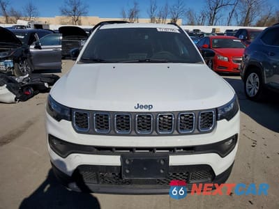 Piąte zdjęcie samochodu w środku: 2025 JEEP COMPASS LATITUDE VIN:3C4NJDBNXST549326 - miniatura