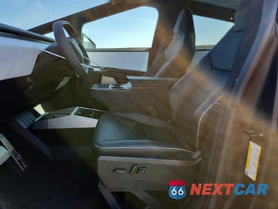 Zdjęcie 7 z 13 samochodu: 2025 TESLA CYBERTRUCK VIN:7G2CEHED3SA077467 - miniatura