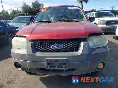 Piąte zdjęcie samochodu w środku: 2005 FORD ESCAPE XLT VIN:1FMYU93105KA70752 - miniatura