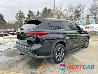 Trzecie zdjęcie samochodu z tyłu: 2021 TOYOTA HIGHLANDER HYBRID XLE VIN:5TDGBRCH7MS527583 - miniatura