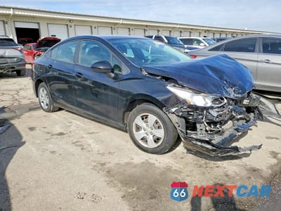Czwarte zdjęcie samochodu z boku: 2018 CHEVROLET CRUZE LS VIN:1G1BC5SM3J7133561 - miniatura