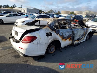 Trzecie zdjęcie samochodu z tyłu: 2020 MERCEDES-BENZ E 350 VIN:WDDZF8DB6LA752578 - miniatura