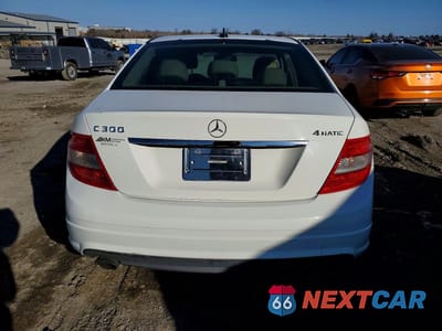 Zdjęcie 6 z 12 samochodu: 2011 MERCEDES-BENZ C 300 4MATIC VIN:WDDGF8BB3BR183294 - miniatura