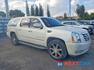 Czwarte zdjęcie samochodu z boku: 2008 CADILLAC ESCALADE ESV VIN:1GYFK66878R271742 - miniatura