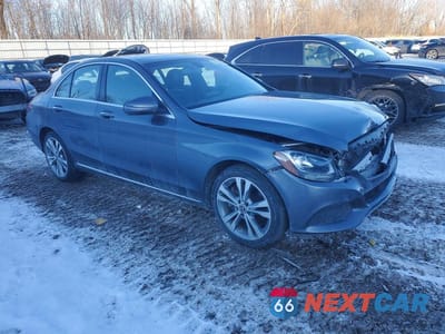Czwarte zdjęcie samochodu z boku: 2018 MERCEDES-BENZ C 300 4MATIC VIN:55SWF4KB6JU281883 - miniatura