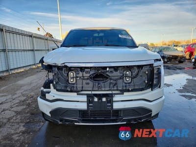 Piąte zdjęcie samochodu w środku: 2023 FORD F150 LIGHTNING PRO VIN:1FTVW1EL6PWG20565 - miniatura