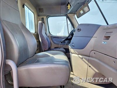 Piąte zdjęcie samochodu w środku: 2016 FREIGHTLINER CASCADIA 125 SEMI TRUCK VIN:1FUBGEDV4GLHC5673 - miniatura