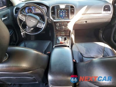 Zdjęcie 8 z 12 samochodu: 2019 CHRYSLER 300 LIMITED VIN:2C3CCAEG0KH555615 - miniatura