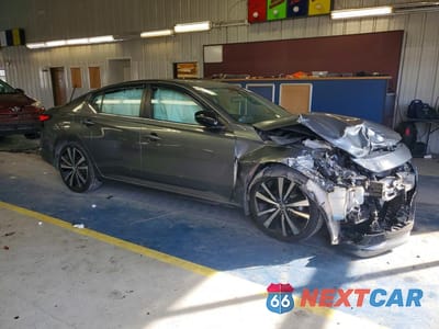 Czwarte zdjęcie samochodu z boku: 2021 NISS ALTIMA 2.0 SR VIN:1N4AL4CV1MN357552 - miniatura