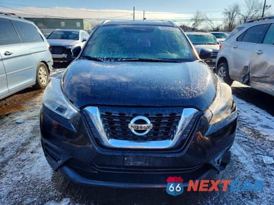 Piąte zdjęcie samochodu w środku: 2019 NISSAN KICKS S VIN:3N1CP5CU9KL529962 - miniatura