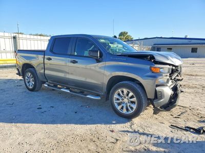 Czwarte zdjęcie samochodu z boku: 2021 CHEVROLET SILVERADO C1500 CUSTOM VIN:1GCPWBEK2MZ246374 - miniatura