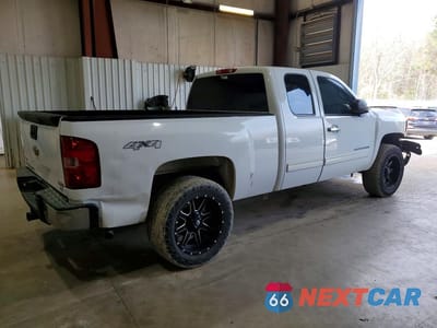 Trzecie zdjęcie samochodu z tyłu: 2011 CHEVROLET SILVERADO K1500 LS VIN:1GCRKREA1BZ368550 - miniatura