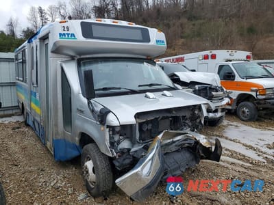 Czwarte zdjęcie samochodu z boku: 2019 FORD ECONOLINE E450 SUPER VIN:1FDFE4FS9KDC56592 - miniatura