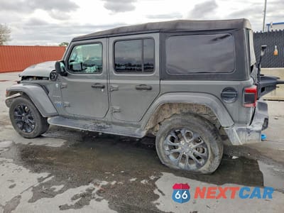Drugie zdjęcie samochodu z przodu: 2022 JEEP WRANGLER UNLIMITED SAHARA 4XE VIN:1C4JJXP67NW278578 - miniatura