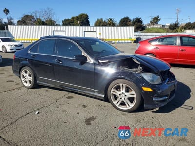 Czwarte zdjęcie samochodu z boku: 2013 MERCEDES-BENZ C 250 VIN:WDDGF4HB7DA796570 - miniatura