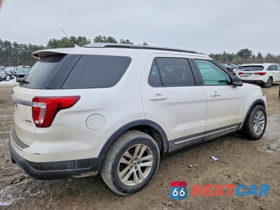 Trzecie zdjęcie samochodu z tyłu: 2018 FORD EXPLORER XLT VIN:1FM5K8D85JGB60281 - miniatura